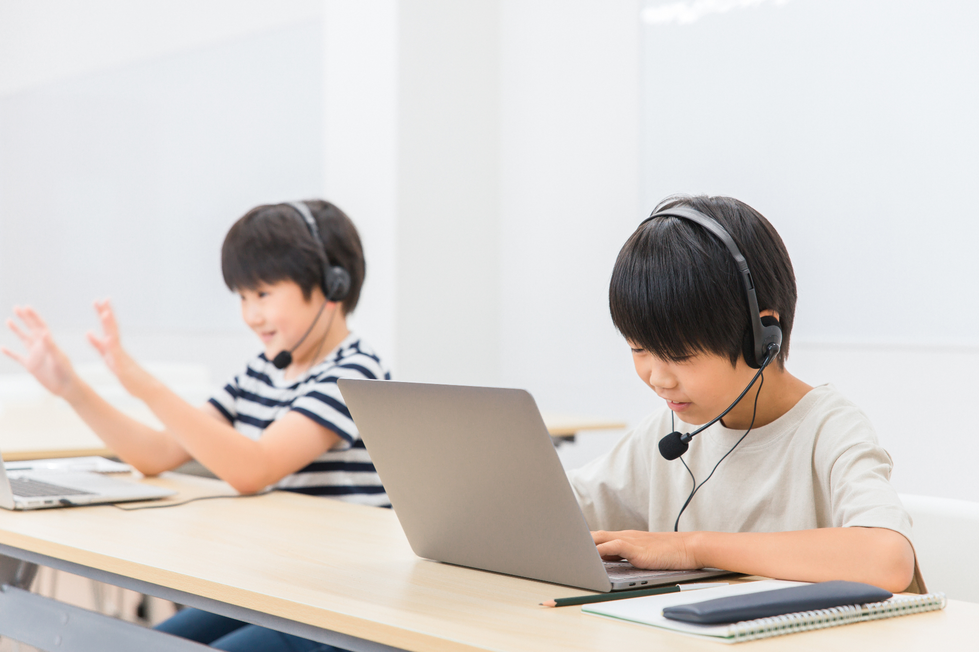 PCに向かう様子